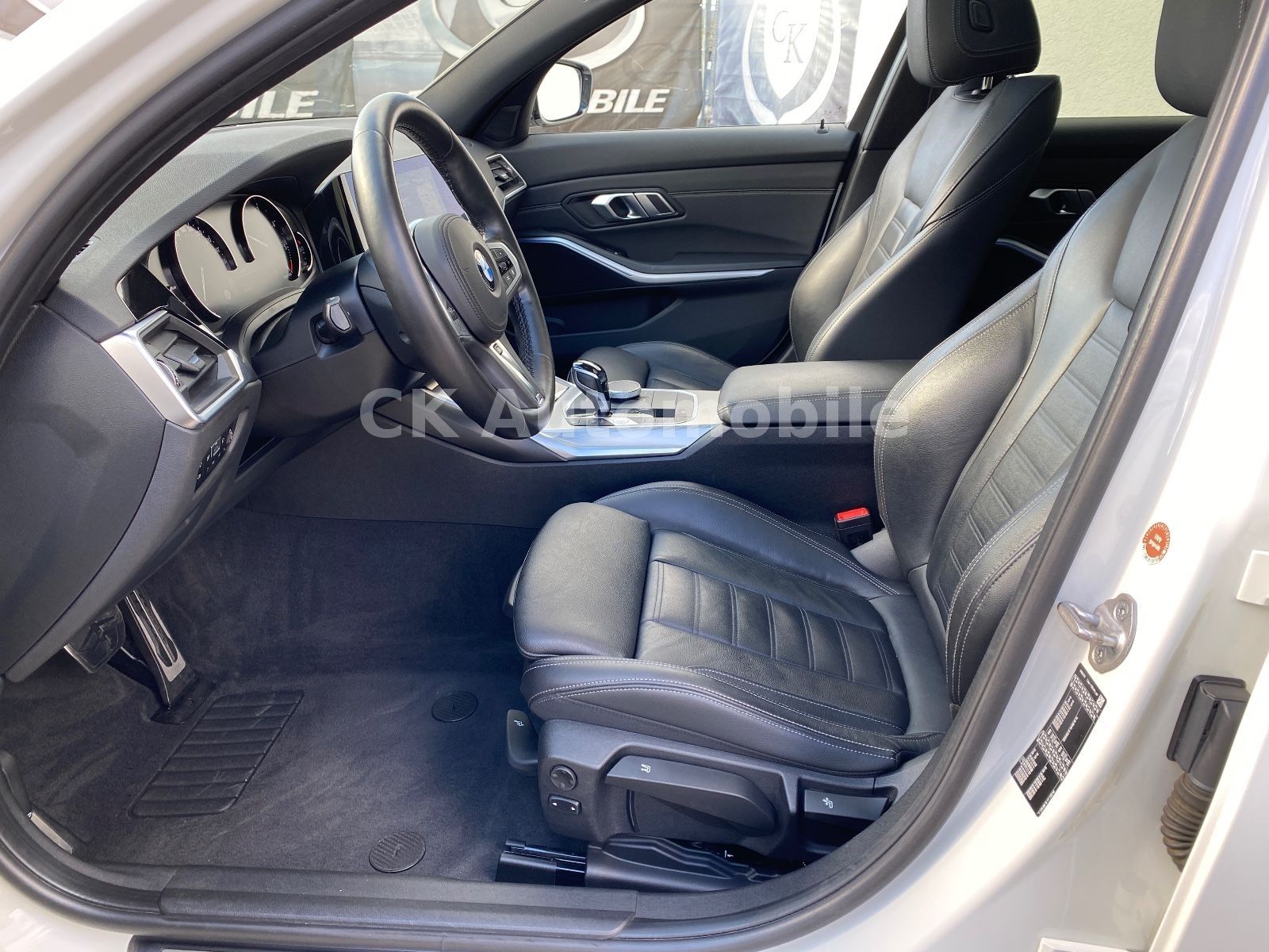 Fahrzeugabbildung BMW 320d Lim. M-Sport/Shadow-Line/Navi/Leder/LED/Kam