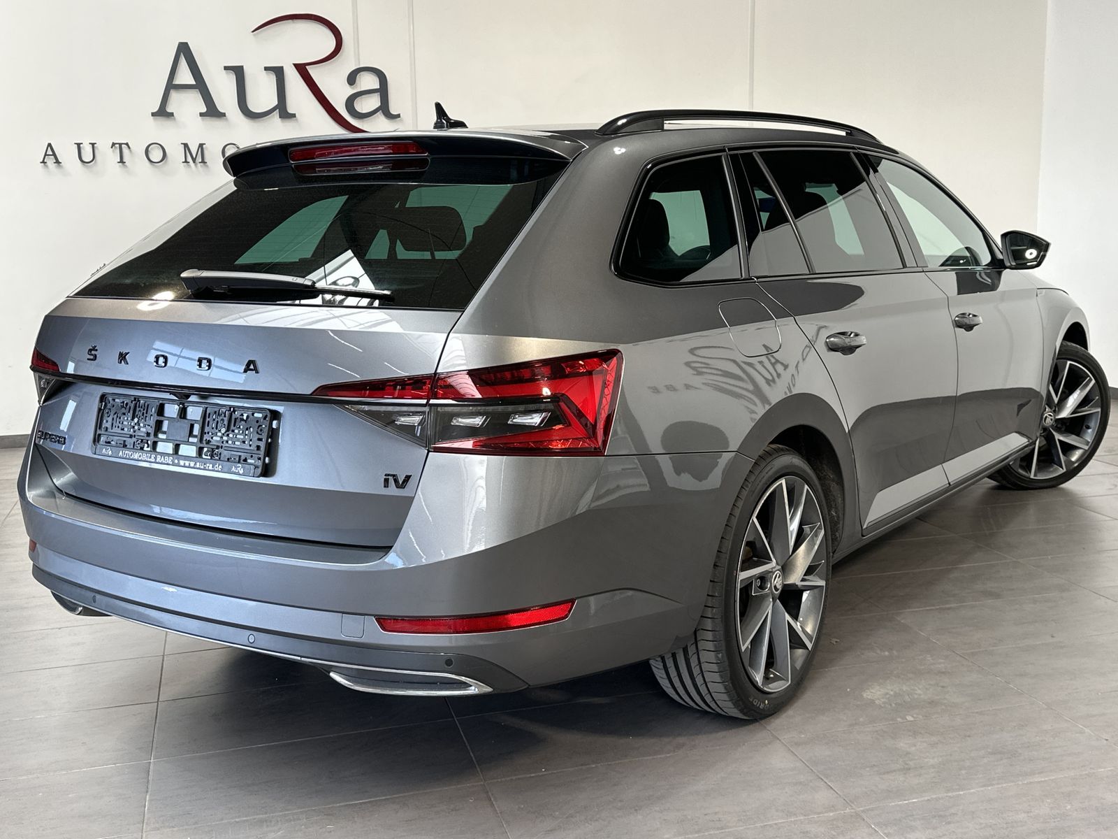 Fahrzeugabbildung SKODA Superb Sportline iV NAV+LED+AHK+PANO+CANTON+19ZO