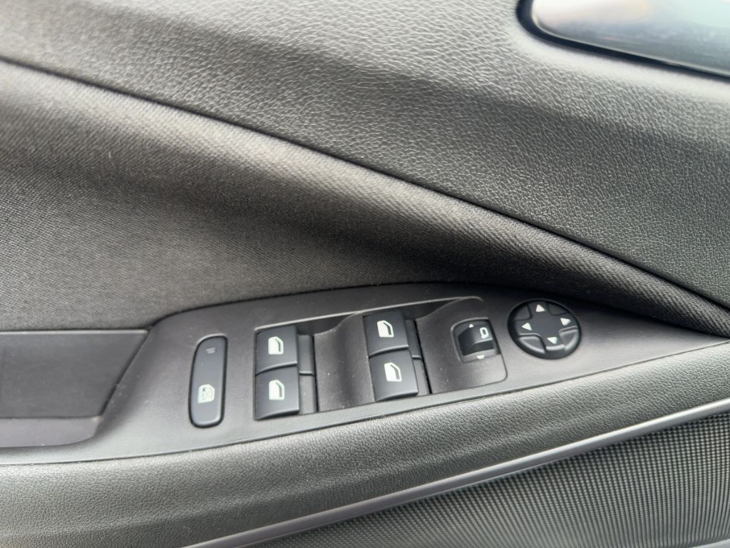 Fahrzeugabbildung Opel Crossland Turbo Enjoy, Allwetterreifen, Navigati