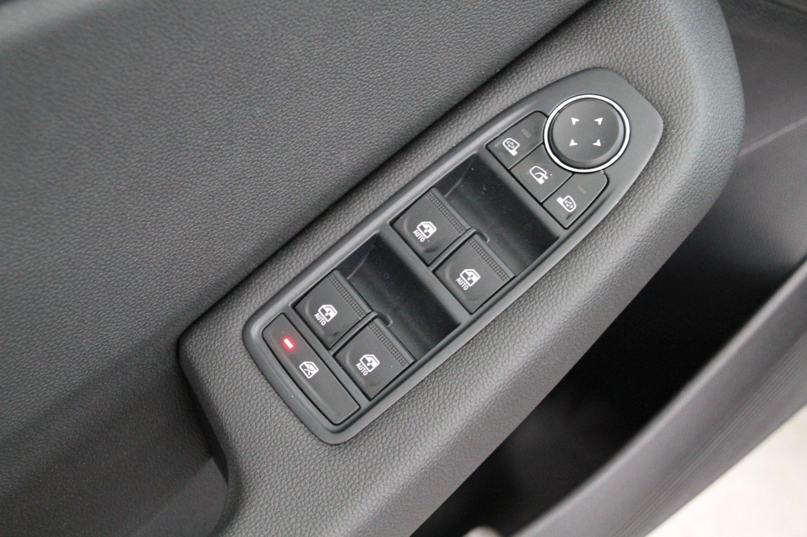 Fahrzeugabbildung Mitsubishi Colt Top LED*DAB*SHZ*BOSE*360°