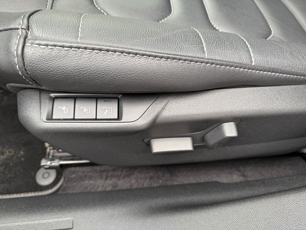 Fahrzeugabbildung Citroën C4 X PureTech 130 Stop&Start EAT8 MAX