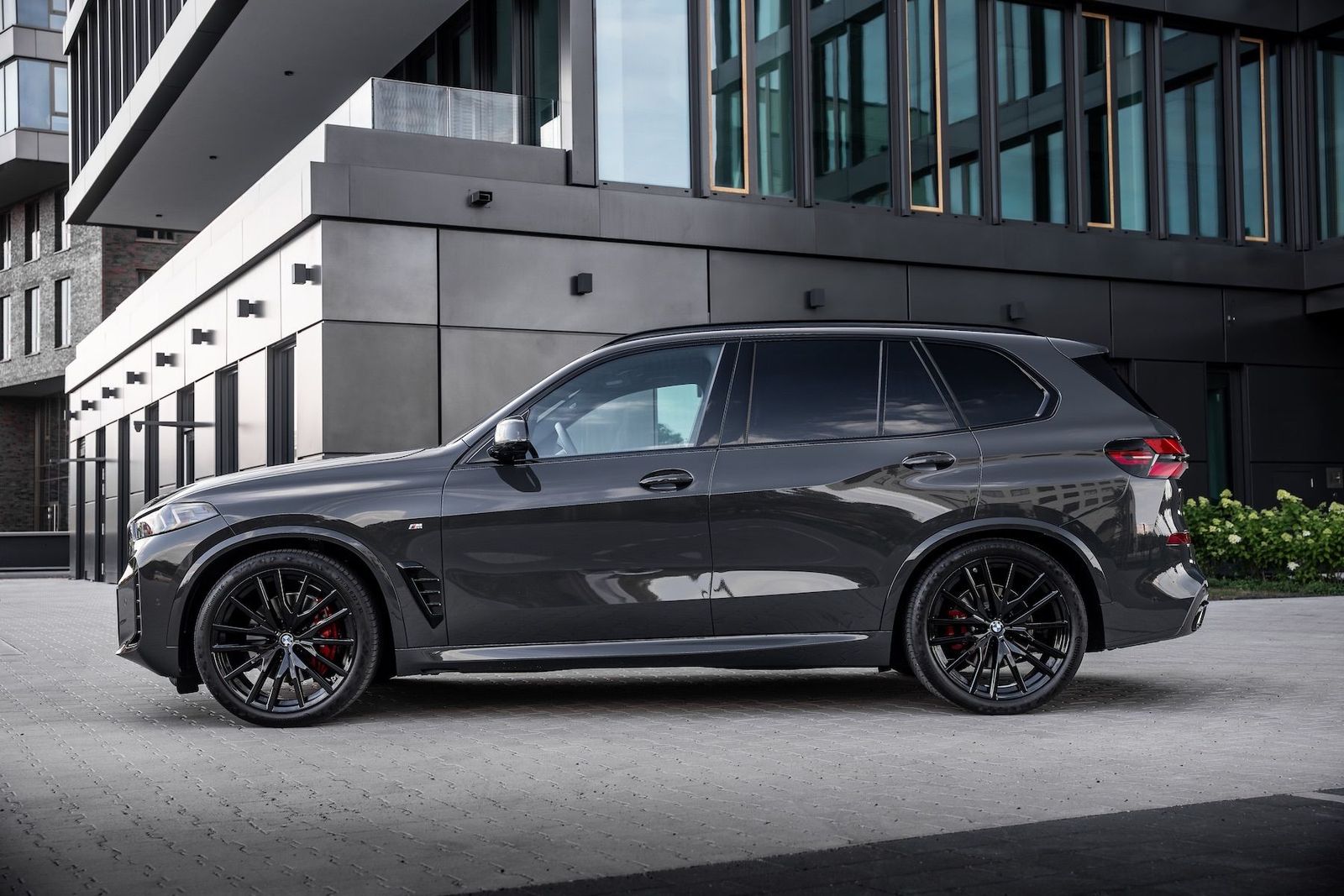Fahrzeugabbildung BMW X5 40d xD M-SPORT PRO|AHK|ICONIC|MASSAGE|LUFT