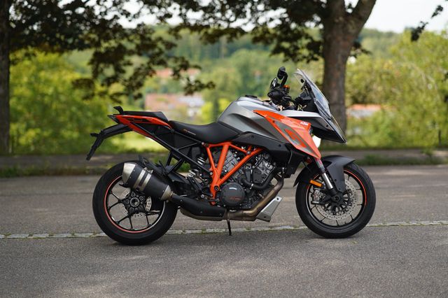 KTM 1290 Super Duke GT Koffer inklusive, 1. Hand,