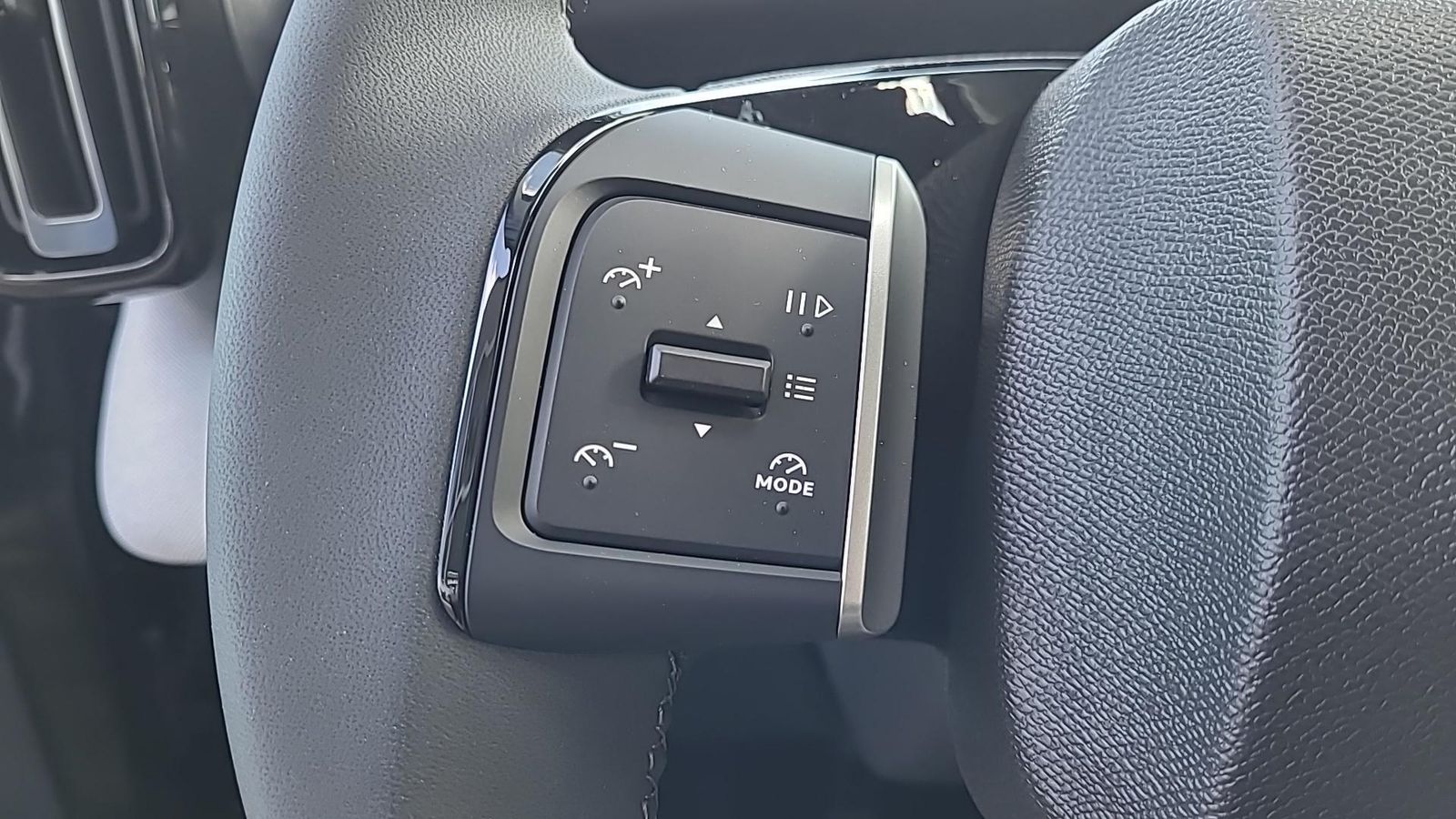 Fahrzeugabbildung Citroën C3 Aircross Plus+Wenige KM+PDC+LED+AWR+ACC+DAB+