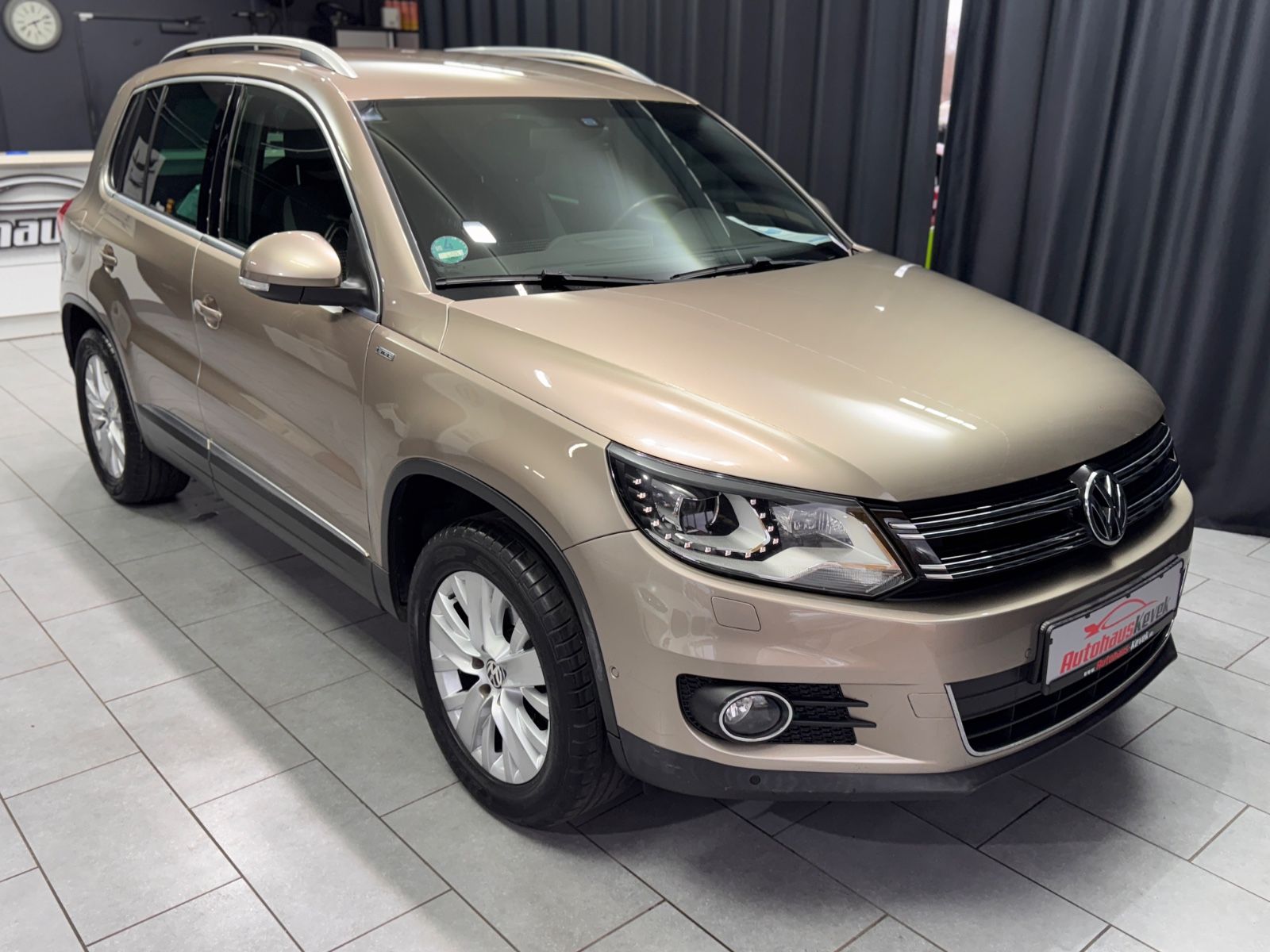 Fahrzeugabbildung Volkswagen Tiguan Life BMT 4Motion|DSG|NAVI|XENON|