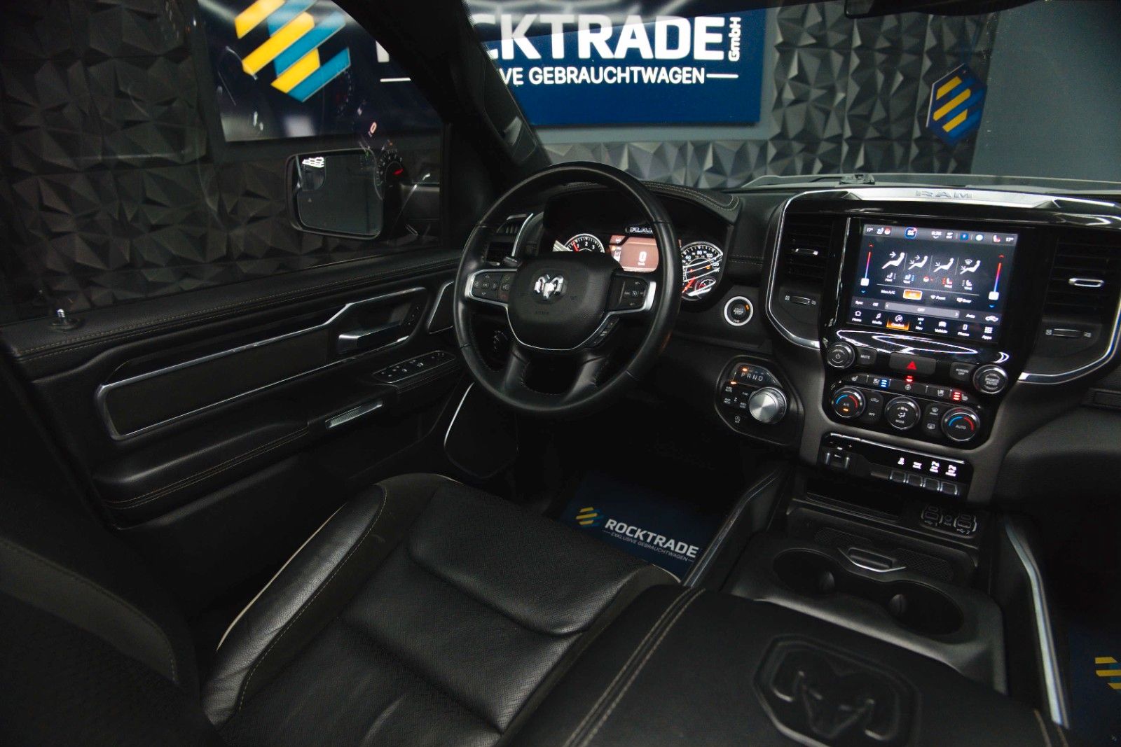 Fahrzeugabbildung Dodge RAM 5.7 V8 HEMI 4x4 Night LARAMIE LONGBED 19%