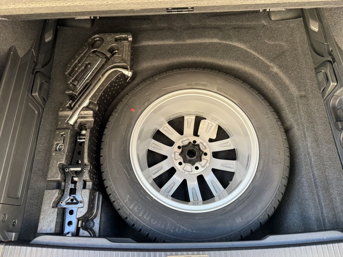 VW Passat Business AHK Navi LED ACC SHZ CarPlay And - Image 30