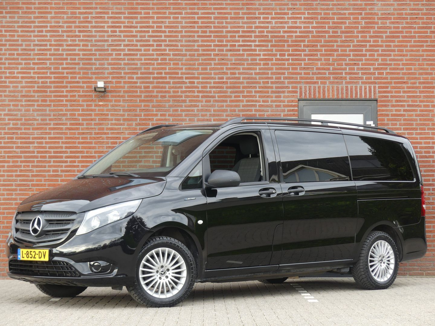MERCEDES-BENZ eVito Tourer PRO L2 35KWH 8 sitze MARGE AUTO dub