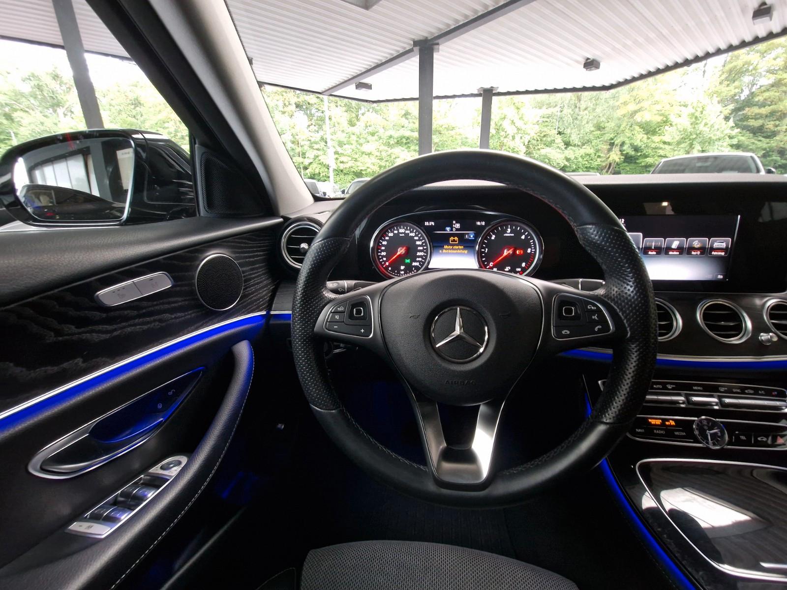 Mercedes-Benz E 220d Lim. AVANTGARDE Teilleder/Kamera/LED
