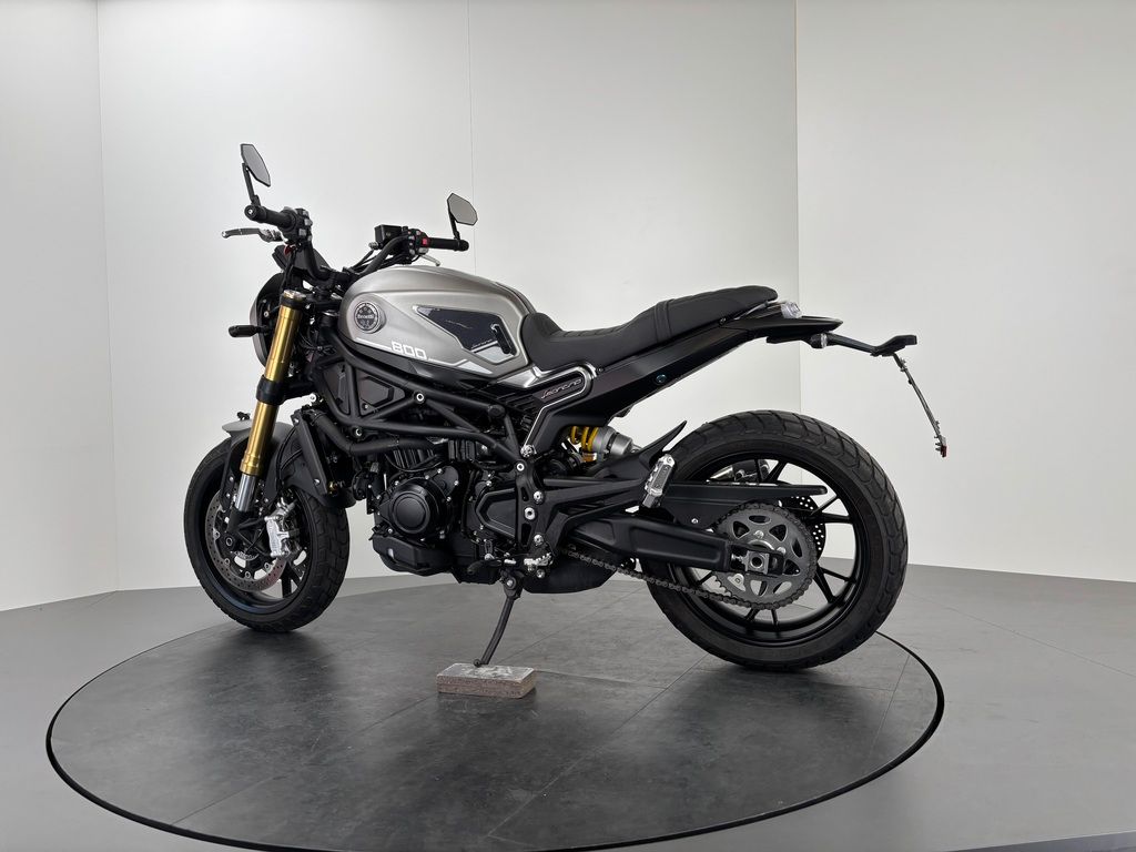 Fahrzeugabbildung Benelli LEONCINO 800 *TOP-ZUSTAND *REIFEN NEU