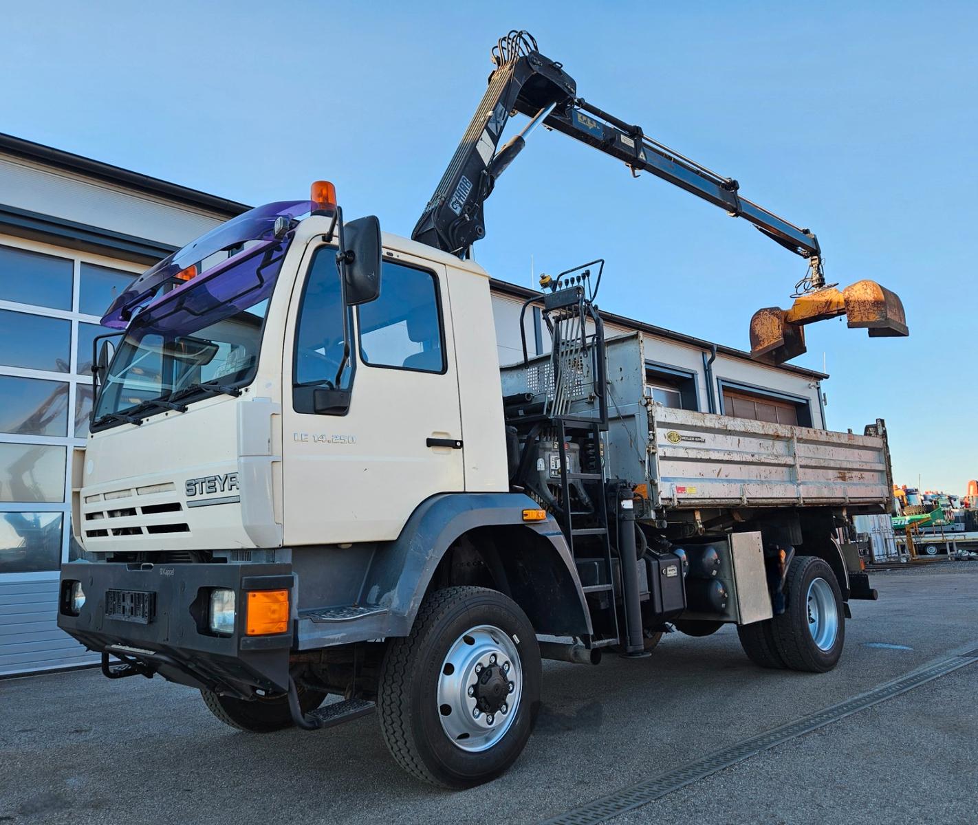 MAN LE 14.250 4x4 HIAB 077BS-2 Kran Greifer