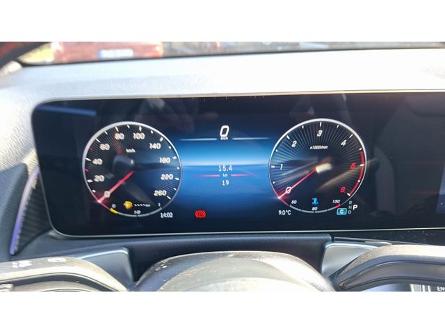 Mercedes-Benz GLB 220