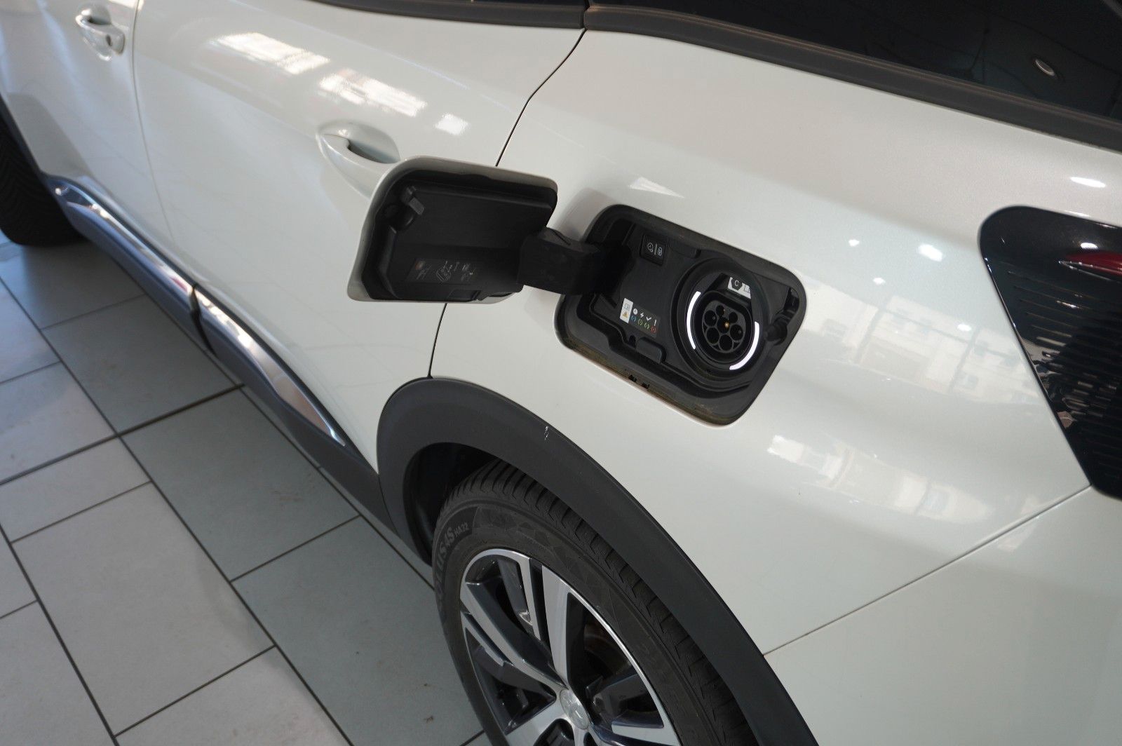 Fahrzeugabbildung Peugeot 3008 Hybrid PHEV ALLURE NAVI/LED/KAMERA/SH/AHK