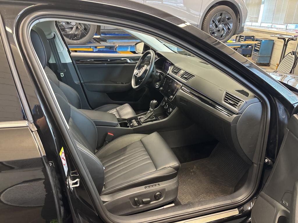 Fahrzeugabbildung SKODA Superb Combi 2.0 TSI L&K/KAMERA/PANO-DA/ACC/DCC/