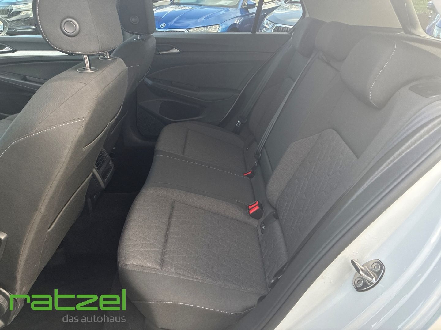Fahrzeugabbildung Volkswagen Golf 1.5 TSI DSG Life Digitales Cockpit LED Sper