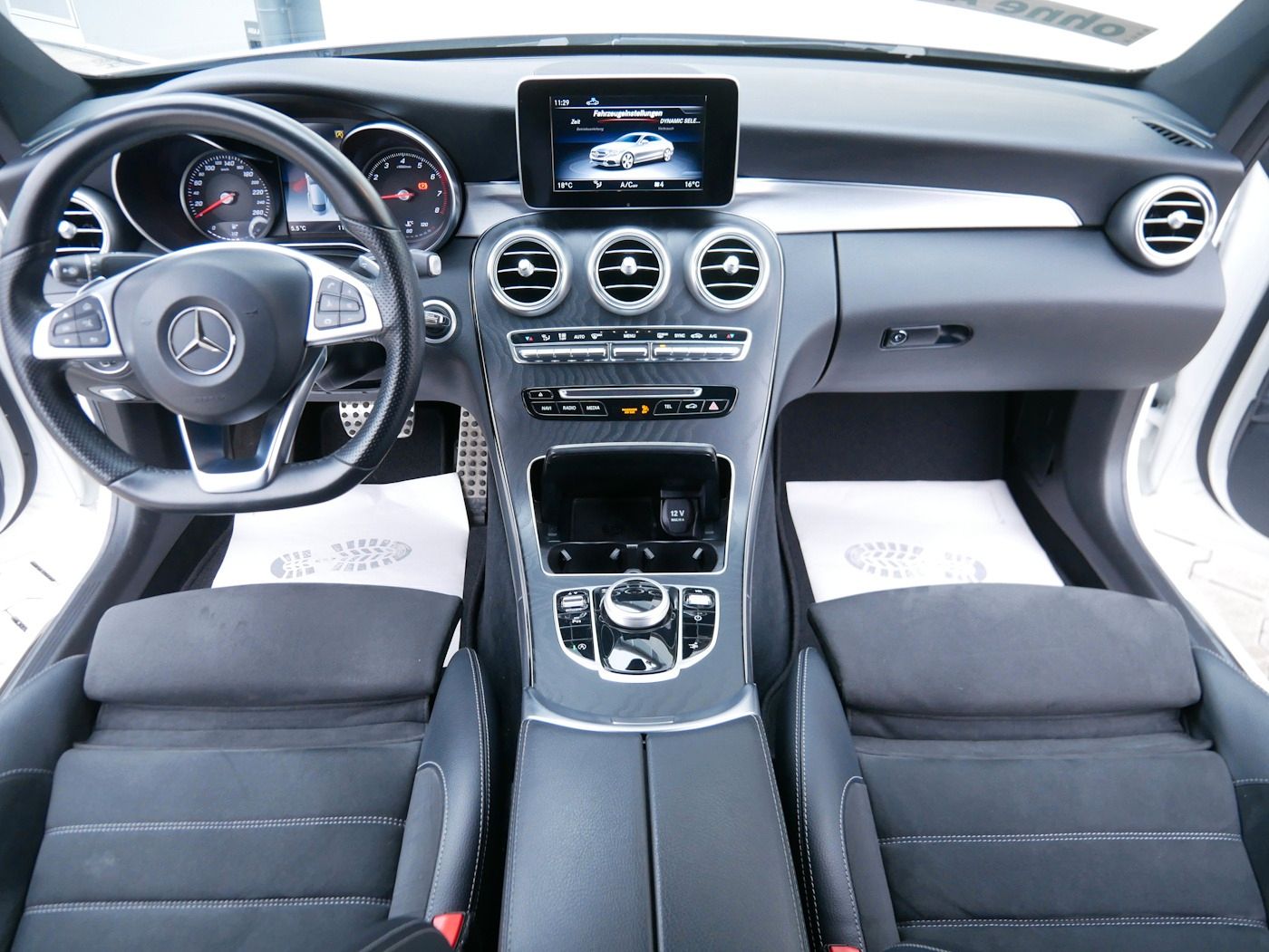 Fahrzeugabbildung Mercedes-Benz C 250 Coupé AMG NIGHT Aut. LED SHZ NAVI PDC ALU