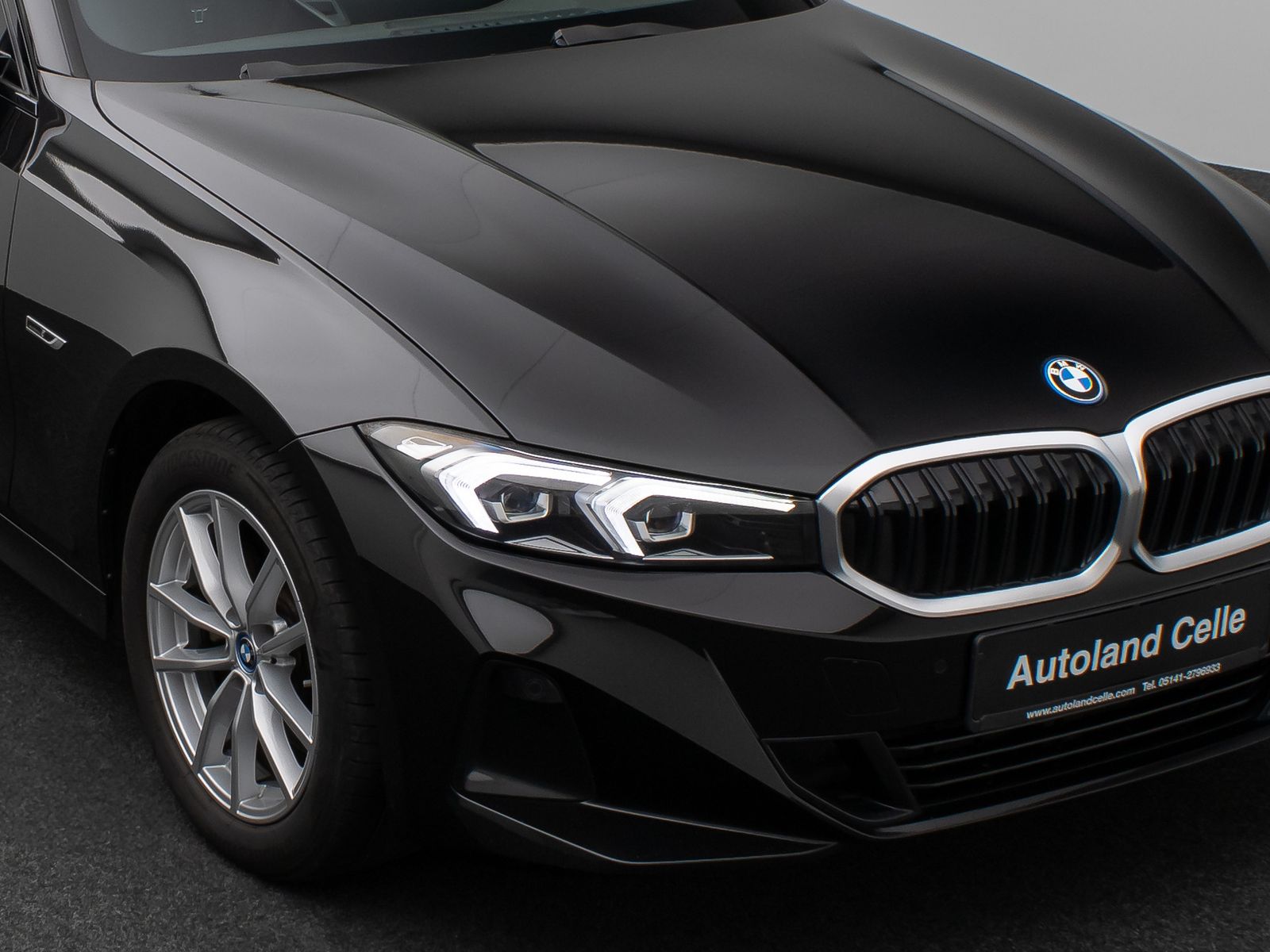 Fahrzeugabbildung BMW 330e xD DAB CockPit+ PDC Geschwindigkeitsreg