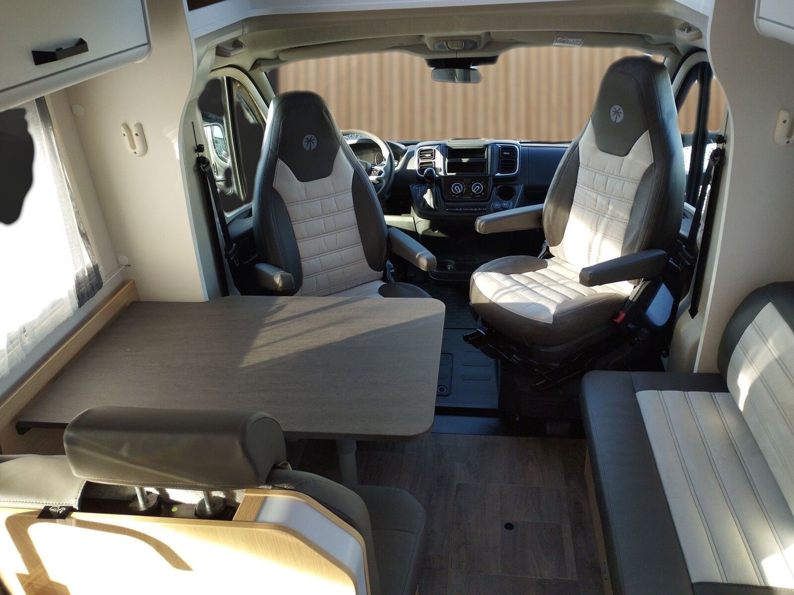 Fahrzeugabbildung Sunlight Adventure T 67 Automatik, Dörr Edition, TV