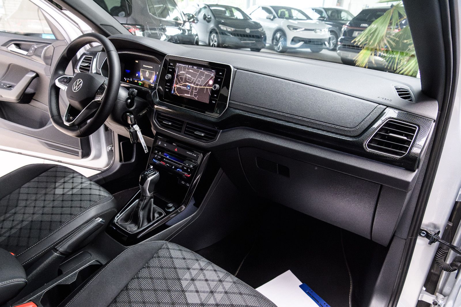 Fahrzeugabbildung Volkswagen T-Cross 1.5 TSI R-Line+LED+IQ+TOTWINKEL+ACC+AHK