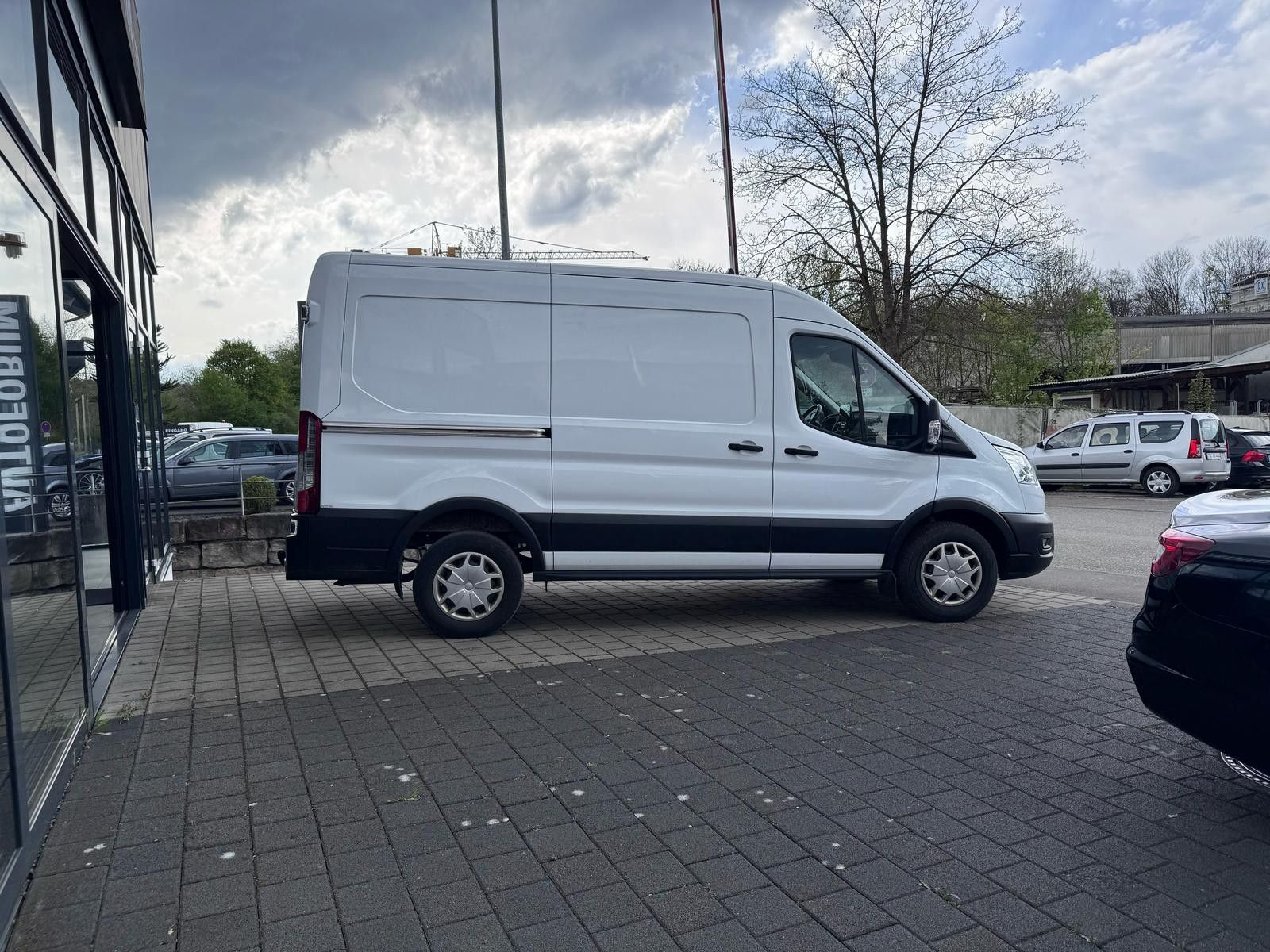 Fahrzeugabbildung Ford Transit 350 4x4 Allrad NAVI*SORTIMO*AHK*