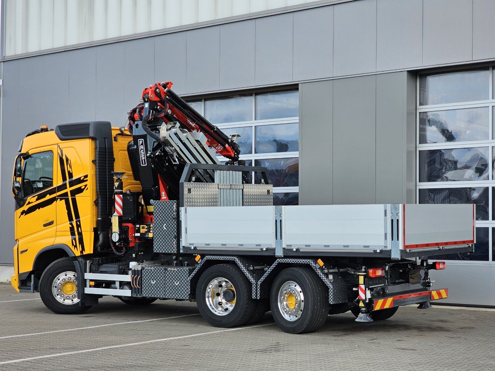 Fahrzeugabbildung Volvo FH 500 SZM + FASSI 545 -7 m. FlyJib 4 Lenkachse
