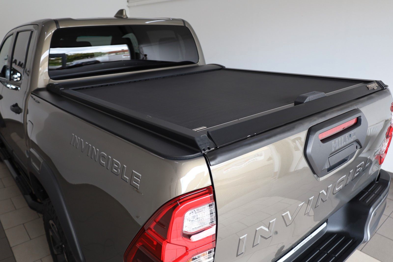 Fahrzeugabbildung Toyota Hilux 2.8 D-4D Invincible,ACC,Navi,Rollo,AHK