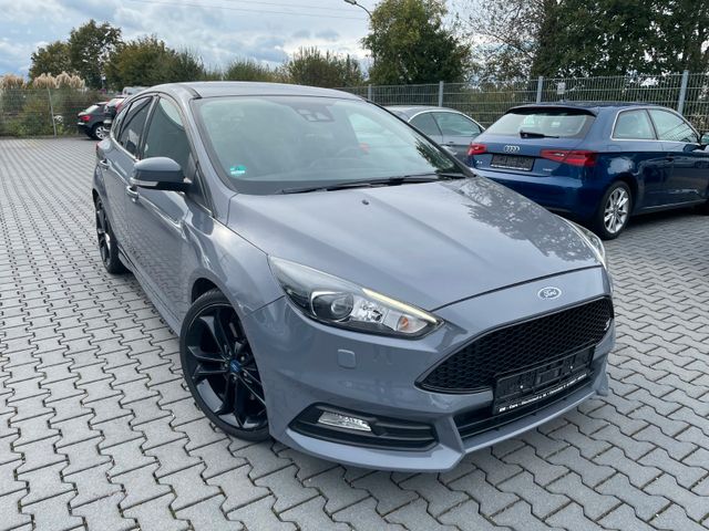 Ford Focus 2,0TDCi ST XENON NAVI RECARO 19"ALU 1.HAND