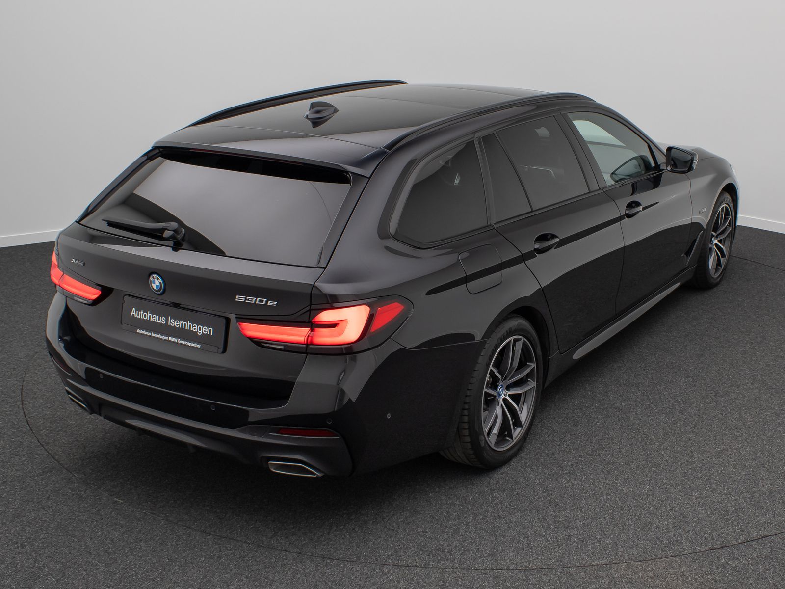 Fahrzeugabbildung BMW 530e xD M Sport DAB H/K HUD Panorama Laser AHK