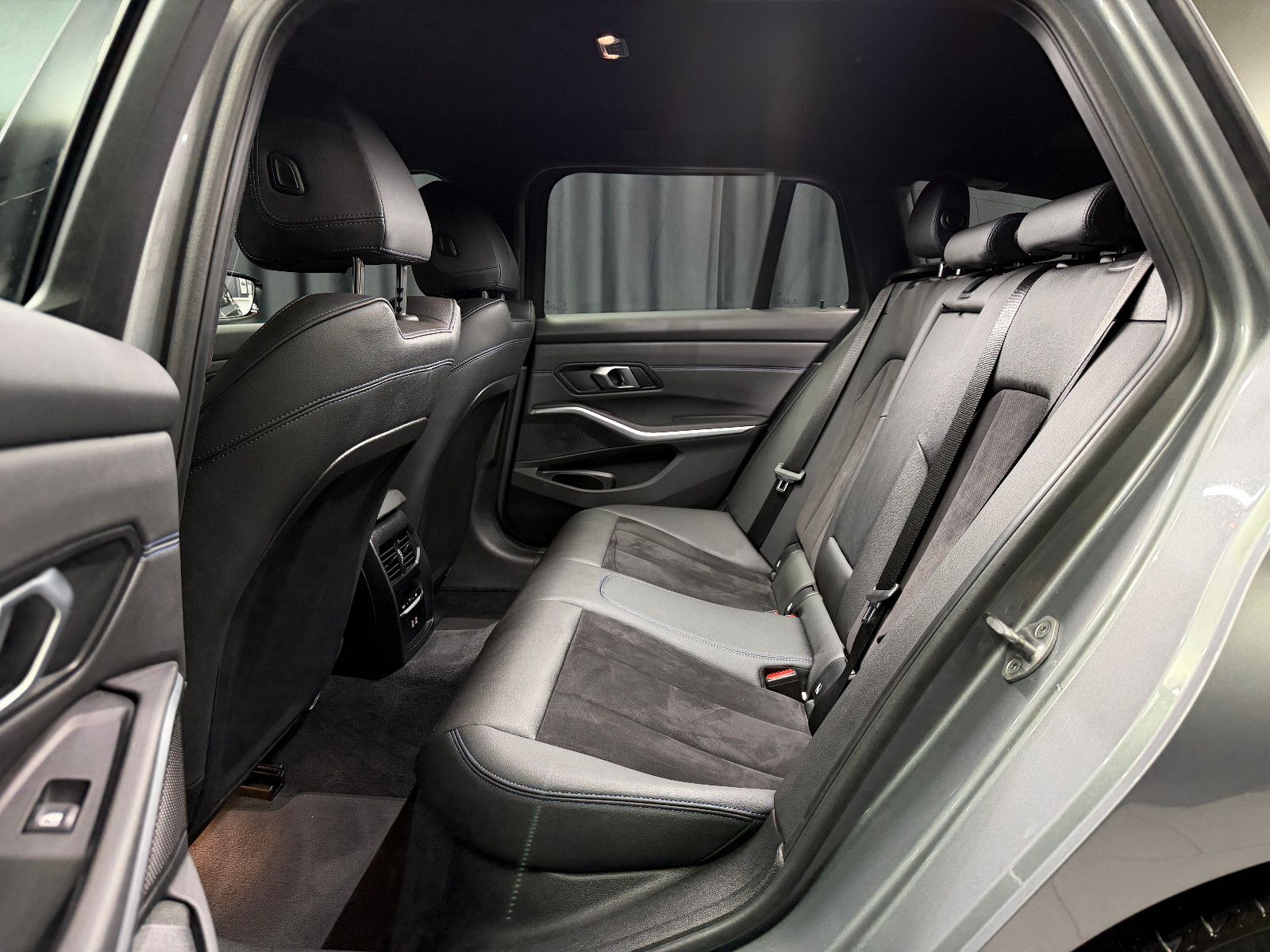Fahrzeugabbildung BMW 330i Touring M Sport|HIFI|WIDESCREEN|KAMERA|NAV
