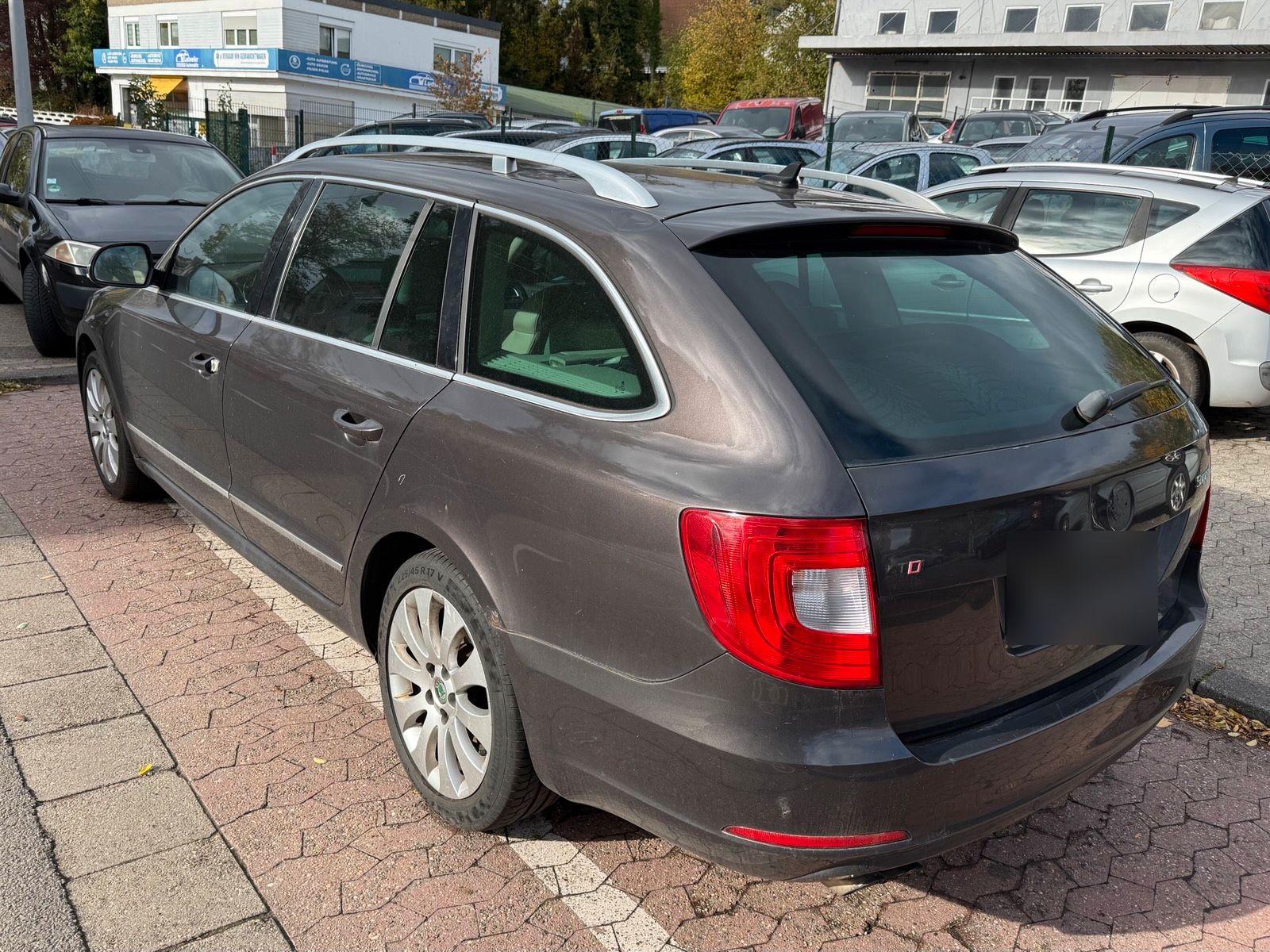 Skoda Superb 2010 — interior