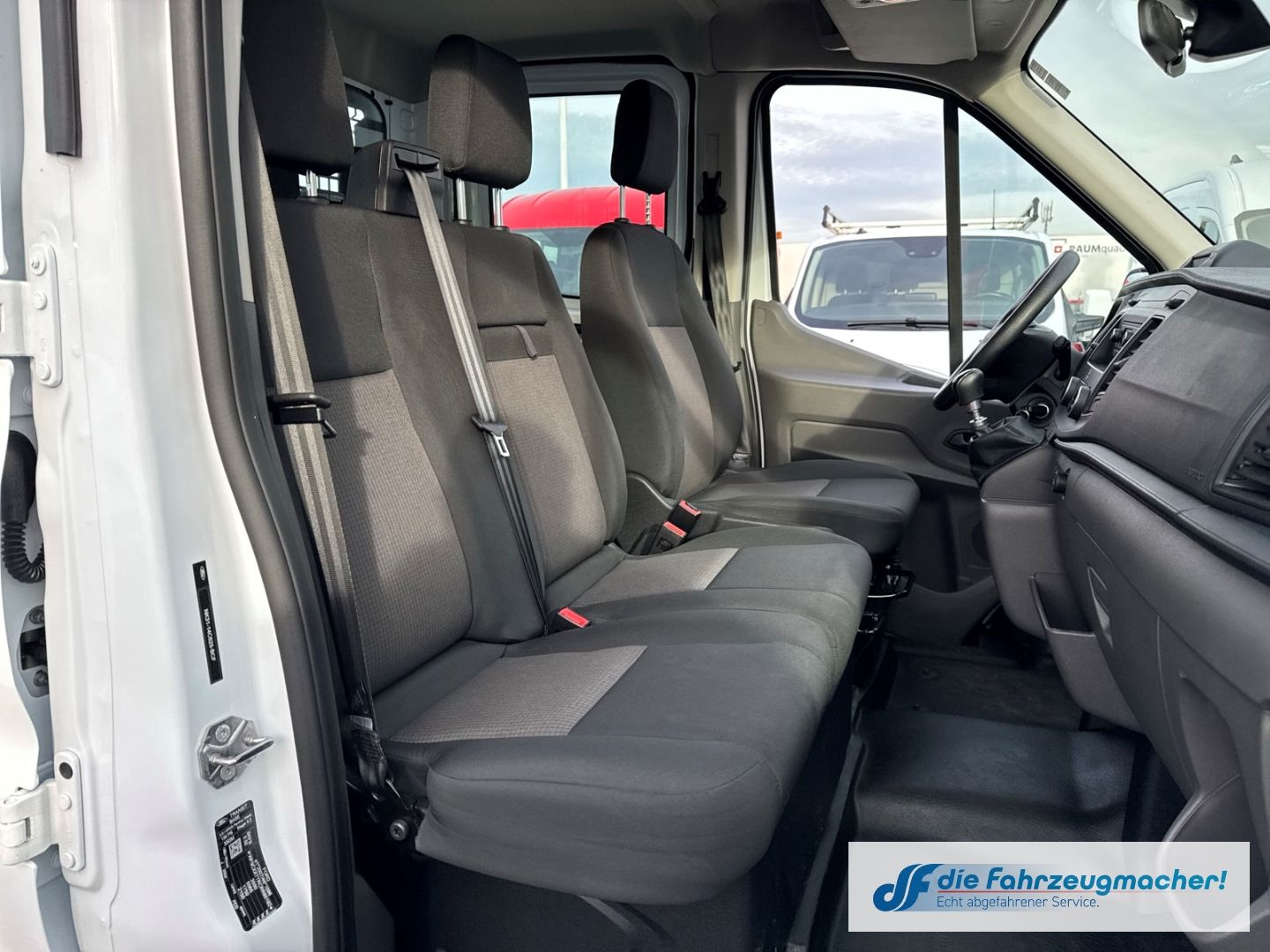 Fahrzeugabbildung Ford Transit Pritsche 350 L2 Doppelkabine Basis AHK D