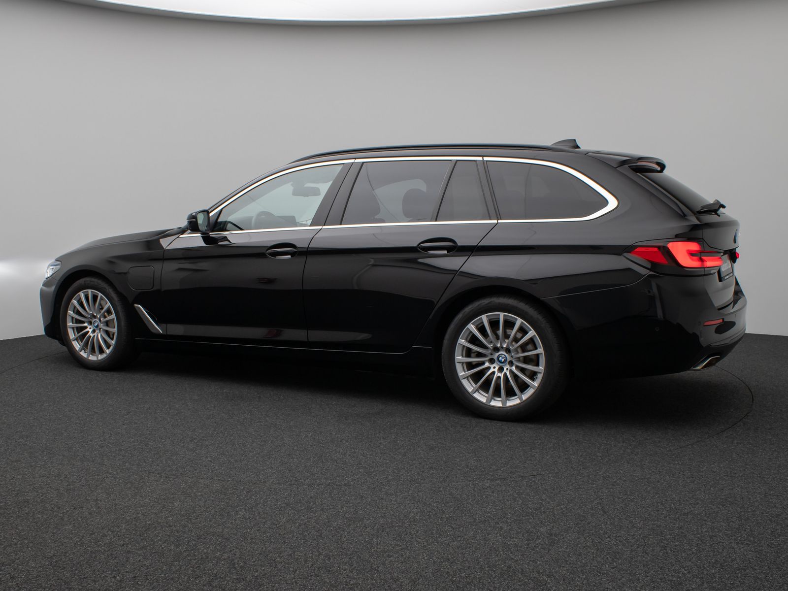Fahrzeugabbildung BMW 520e  Laser 360° HUD DAB H/K ACC Alarm Komfort
