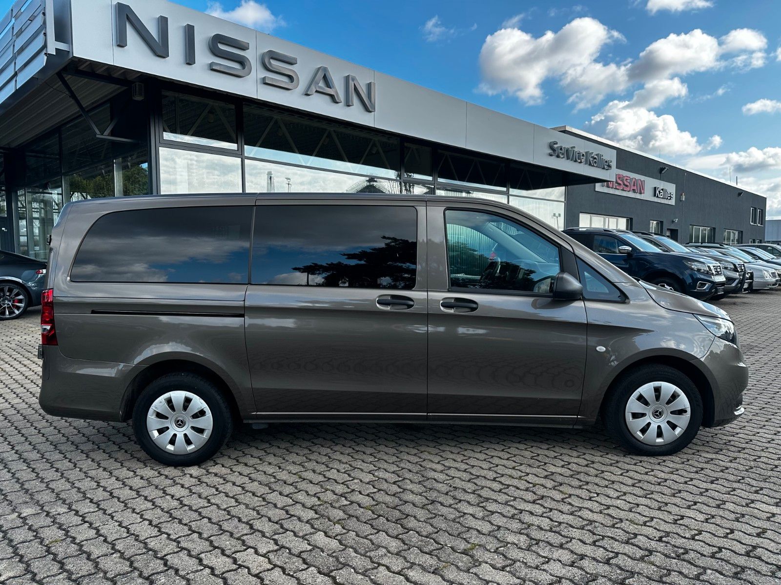 Fahrzeugabbildung Mercedes-Benz Vito Tourer 114/116/119 CDI, zwei Schiebtüren