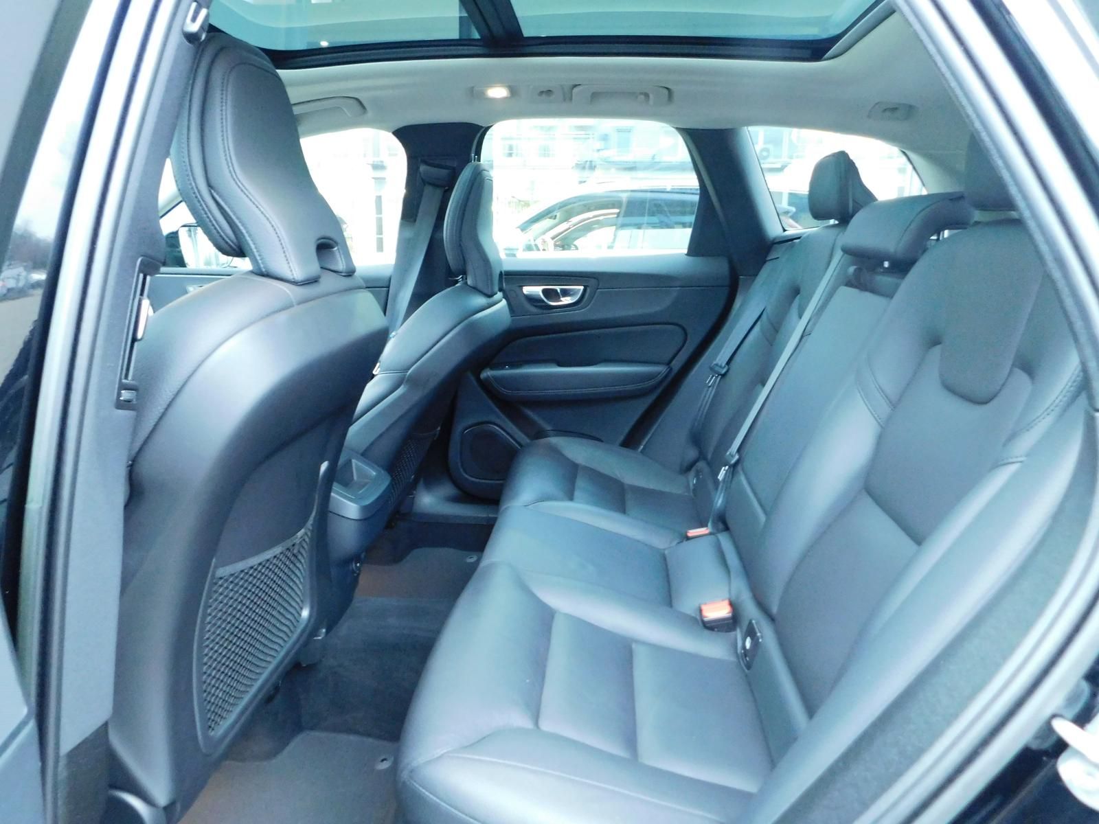 Fahrzeugabbildung Volvo XC60 B4 D Plus Dark