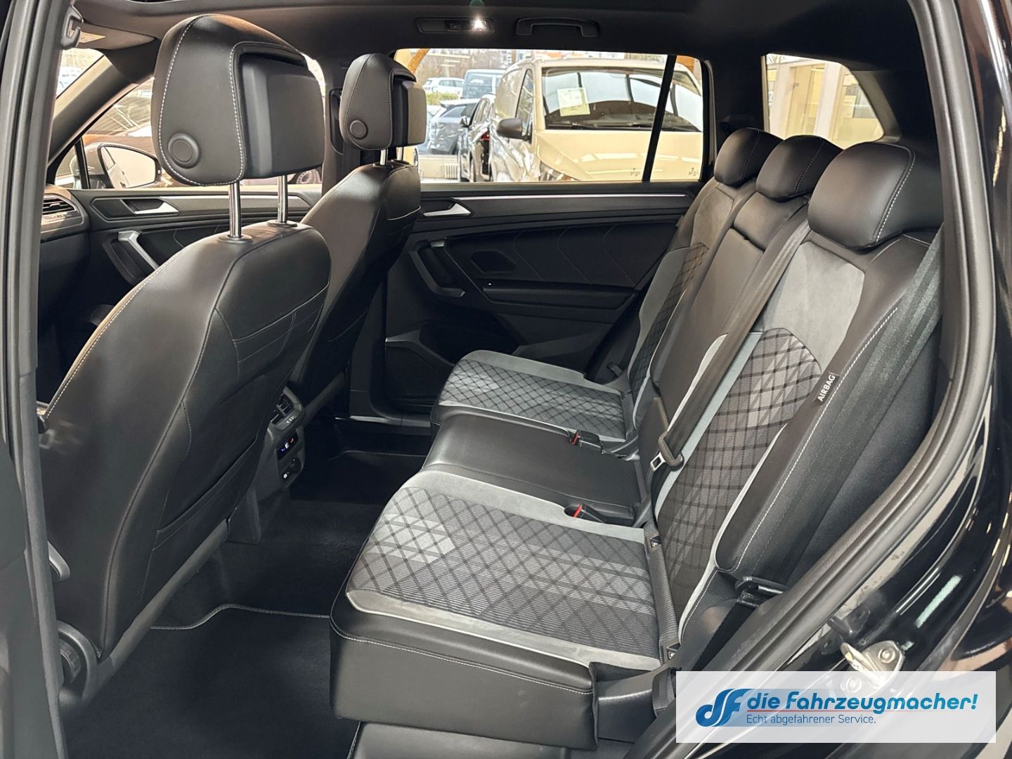 Fahrzeugabbildung Volkswagen Tiguan Allspace R-Line 4Motion Sportpaket HUD AD