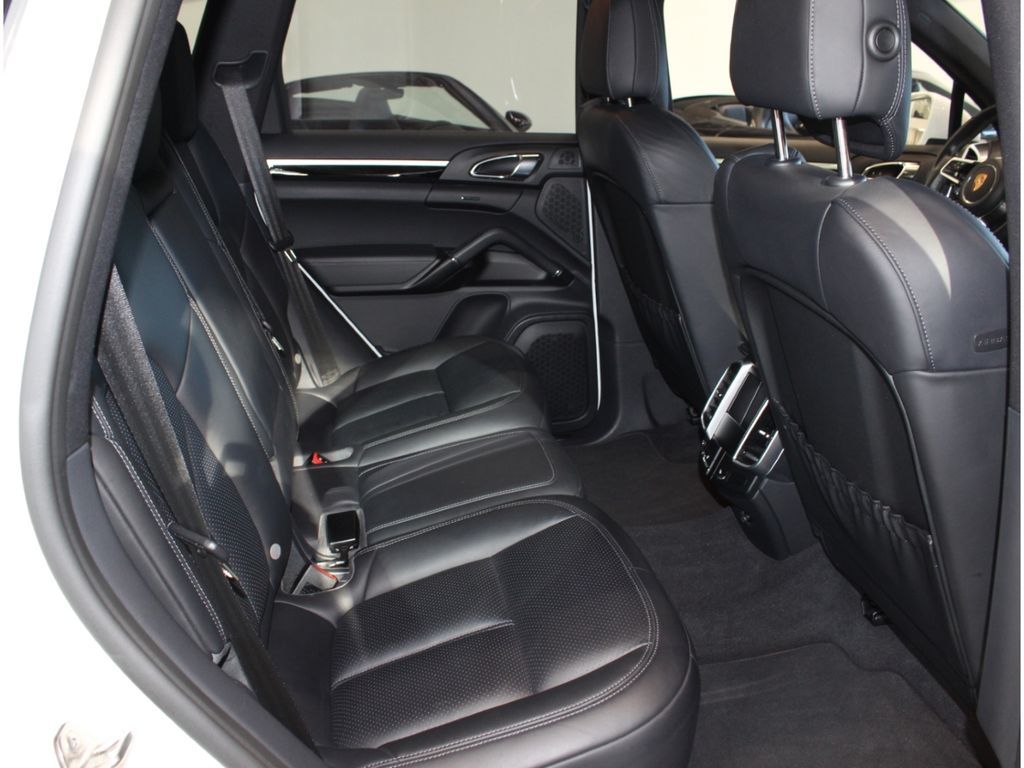 Fahrzeugabbildung Porsche Cayenne 3.0 Diesel *Pano*Standh.*Kamera