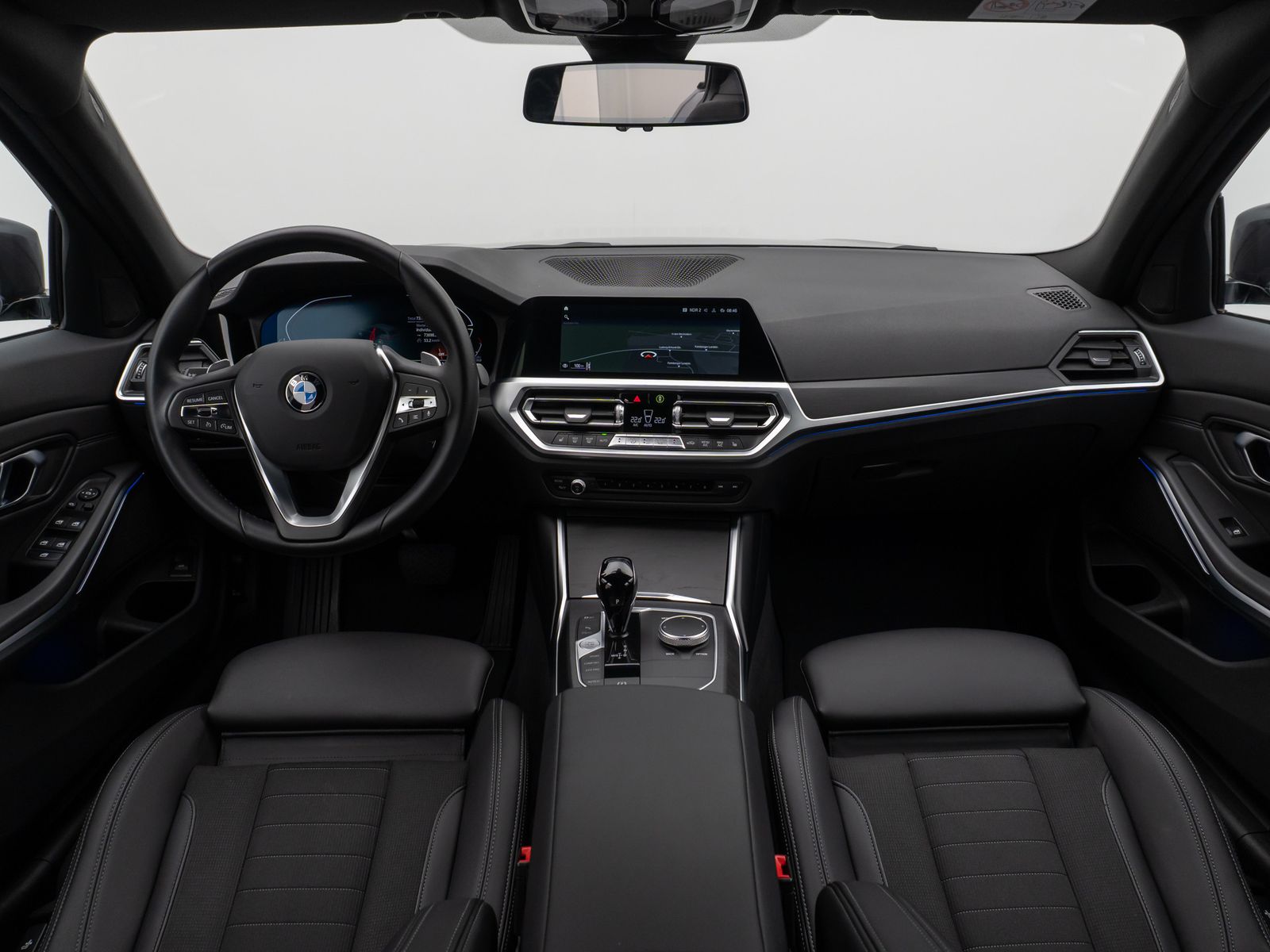 Fahrzeugabbildung BMW 330i xD SportLine DAB HiFi PDC Alarm LED M Sport