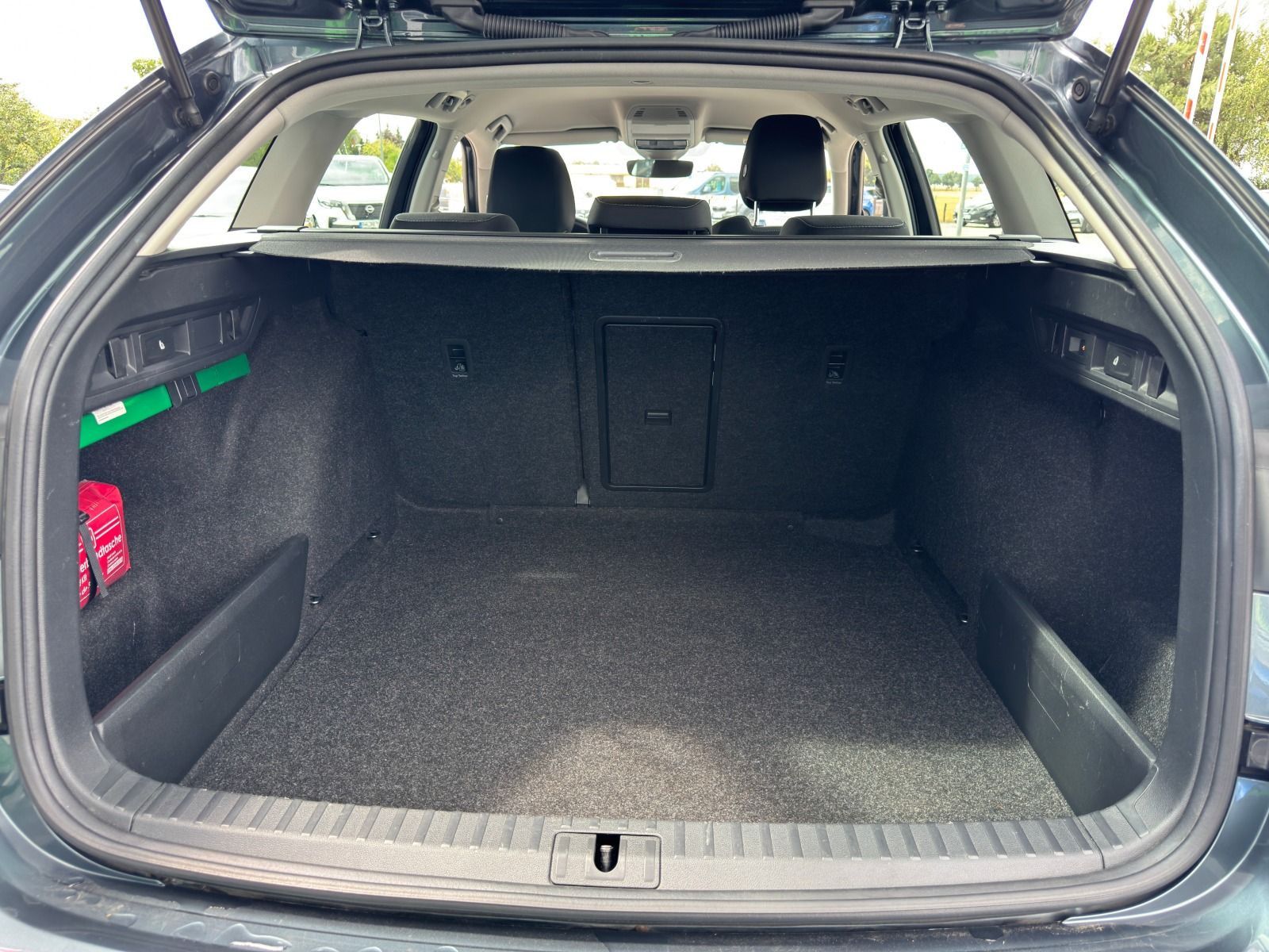 Fahrzeugabbildung SKODA Octavia Combi 1.5 TSI 6-Gang*NAVI*AHK*Head-Up*Si