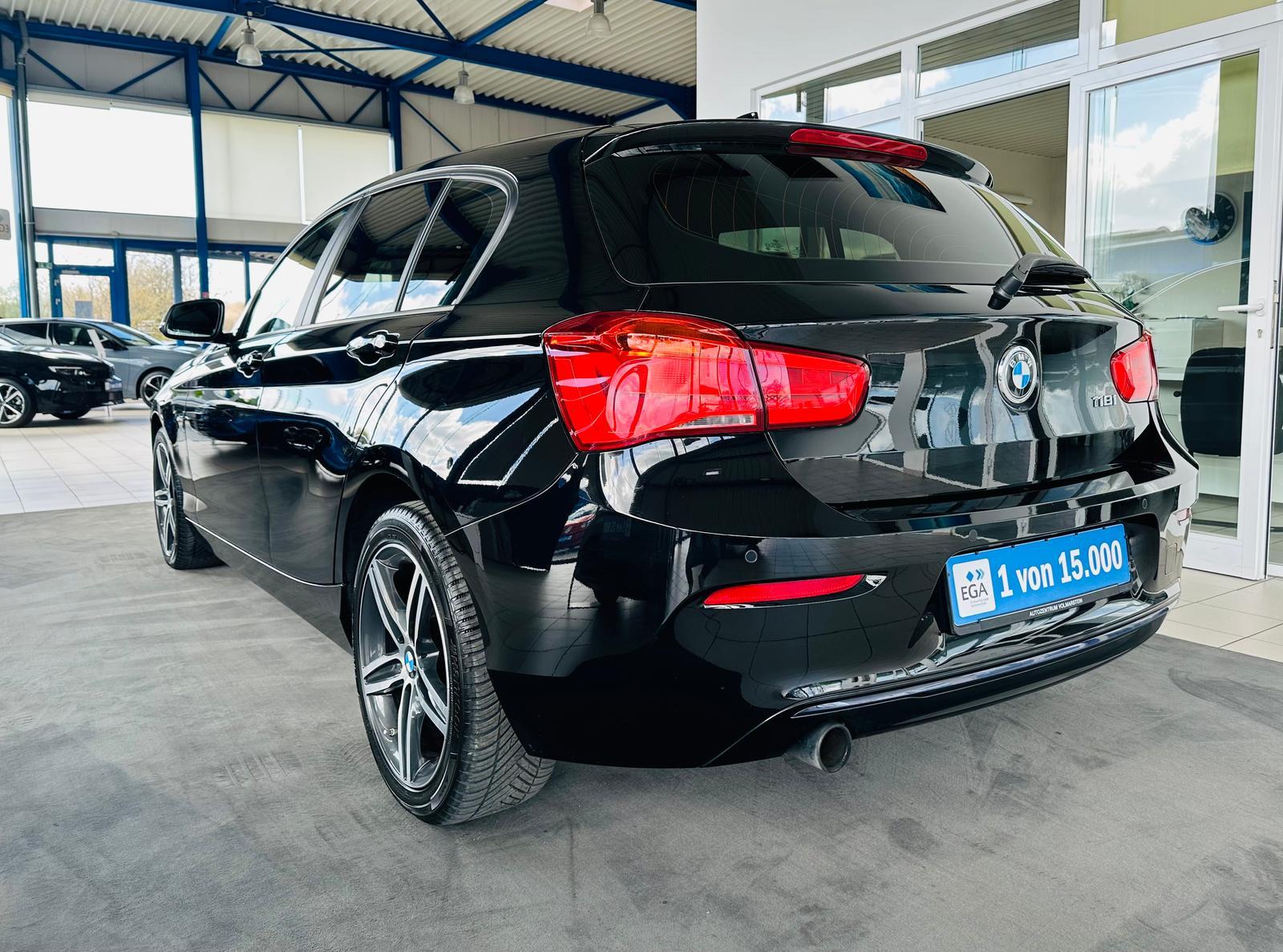 BMW 118i Sport Line 1.5 LED SHZG Navi PDC
