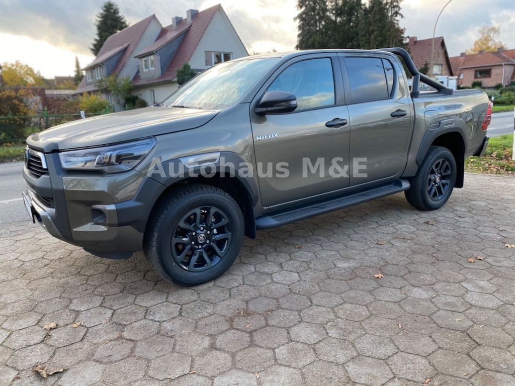Toyota Hilux2.8 Invincible DoubleCab*Bügel+Rollo+JBL+AH