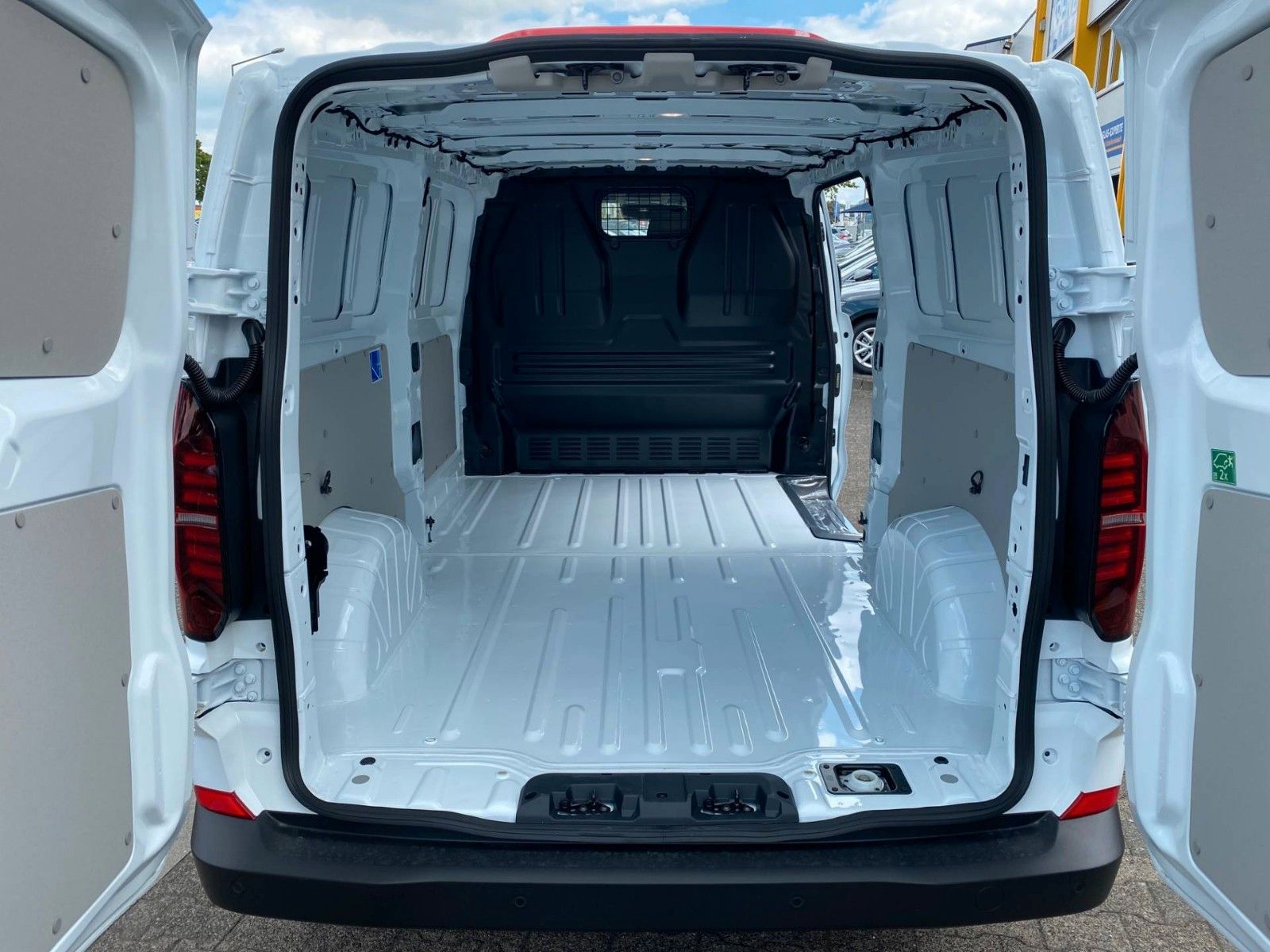 Fahrzeugabbildung Volkswagen T7 Transporter 2.0 TDI Lang+KASTEN+NAVI+KAMERA++