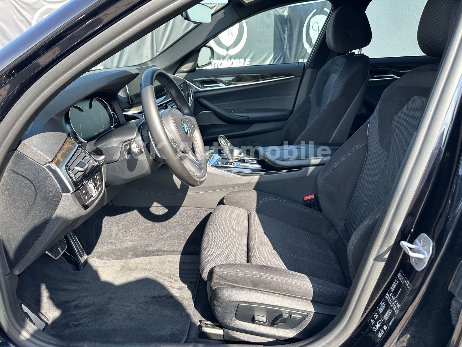 Fahrzeugabbildung BMW 520d xDrive Lim. M-Sport/Navi/Head-Up/LED