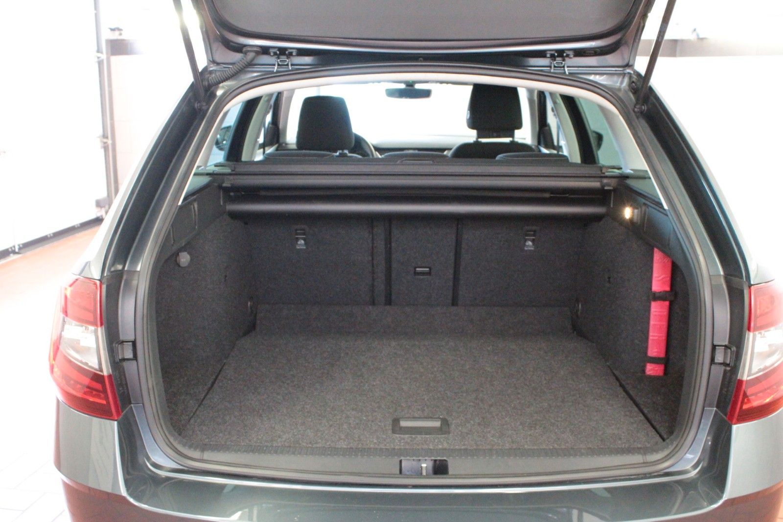 Fahrzeugabbildung SKODA Octavia 1.6 TDI CLEVER Combi  Navigation