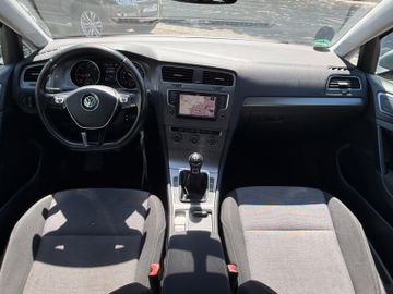 Volkswagen Golf - 10