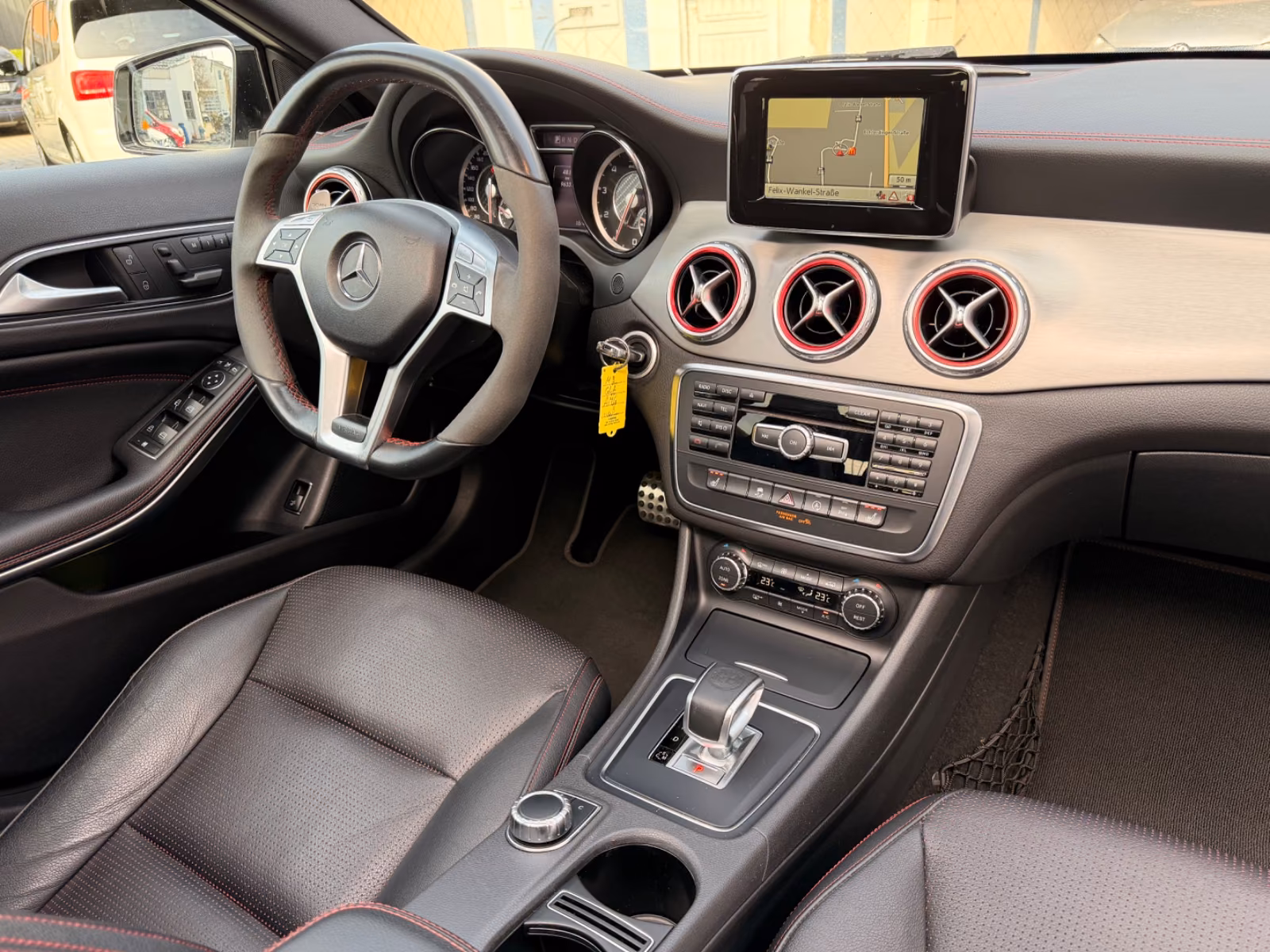 MERCEDES-BENZ GLA 45 AMG 4MATIC / PANORAMIQUE /