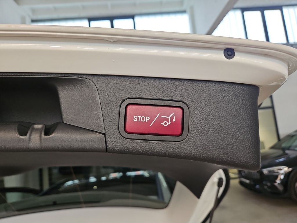 Fahrzeugabbildung Mercedes-Benz C 200 T Avantg. Night Pano LED Navi SHZ Ambie.