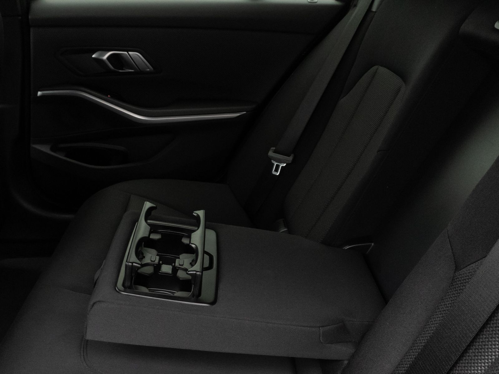 Fahrzeugabbildung BMW 318d HiFi Kamera DAB Alarm WLAN FernlichtAssist