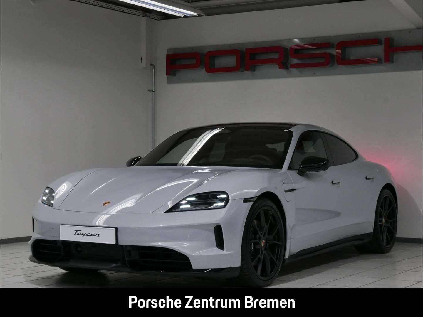 Porsche Taycan Black Edition Hinterachslenkung Pano Head
