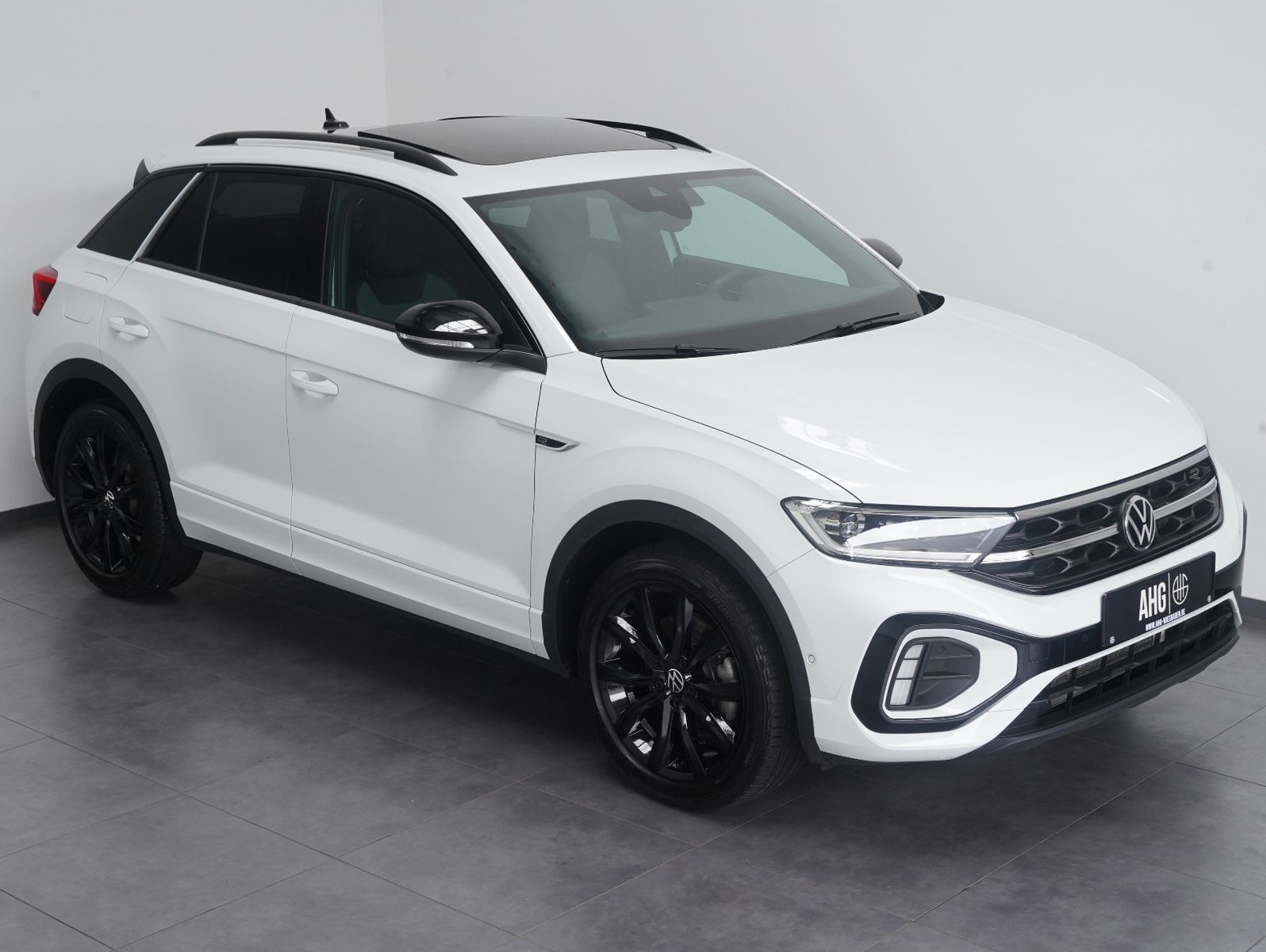 Fahrzeugabbildung Volkswagen T-Roc 1.5 TSI DSG R-Line BLACKSTYLE PANO