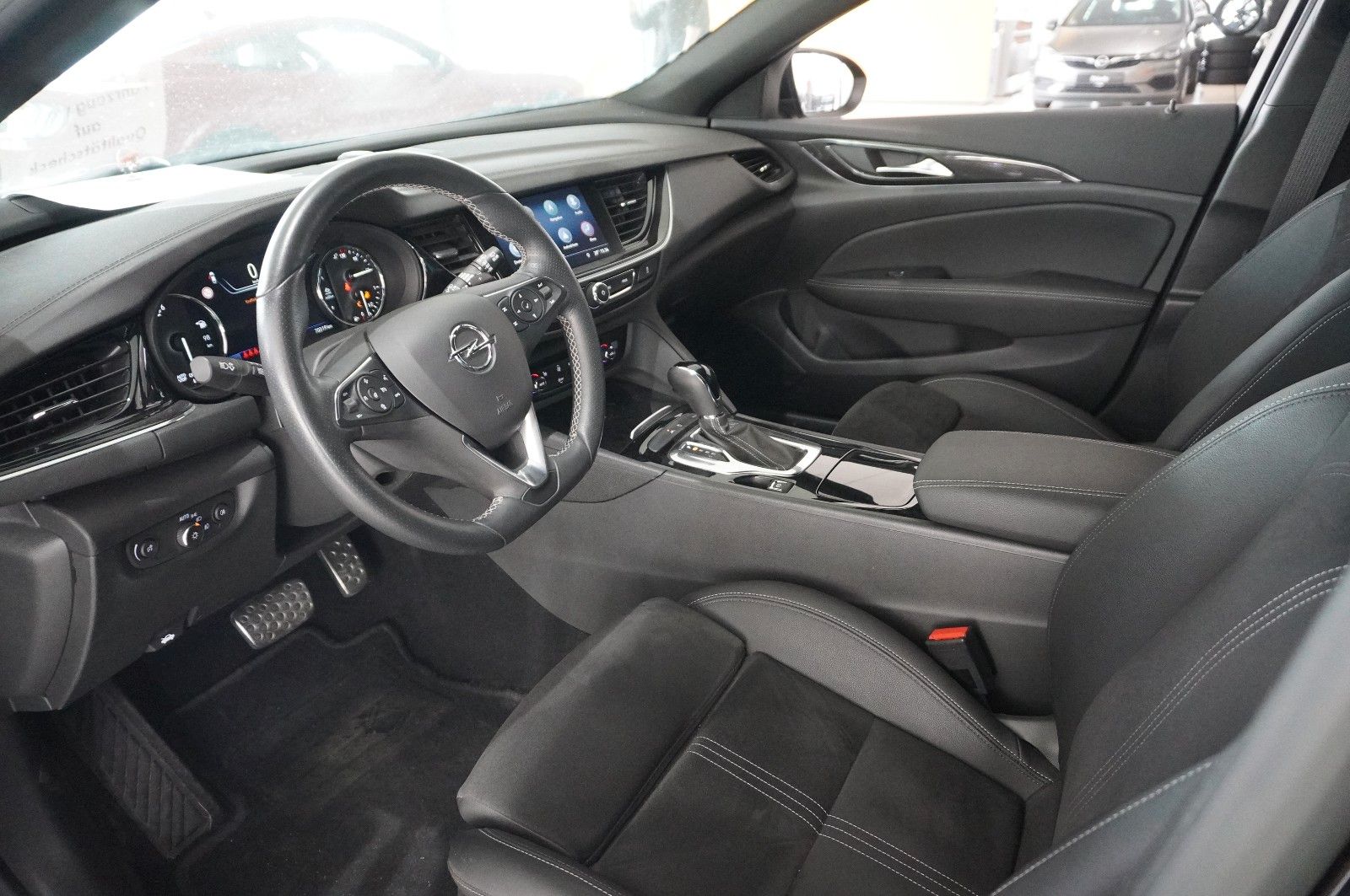 Fahrzeugabbildung Opel Insignia B ST 2.0D ULTIMATE NAVI/LED/OPC/VIRTU.